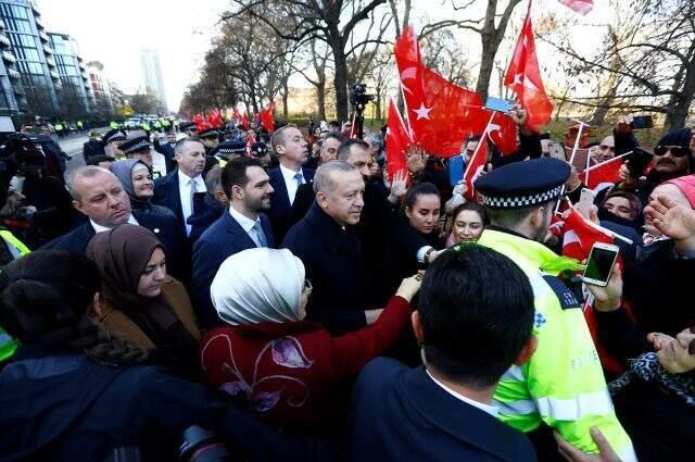 Cumhurbaşkanı Erdoğan, Londra'da büyük coşkuyla karşılandı