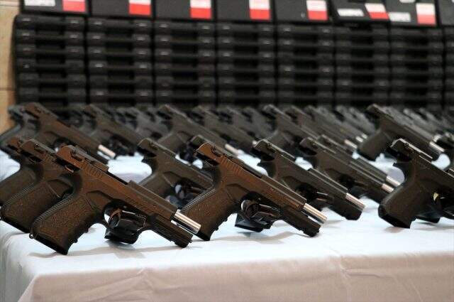 Denizli'de silah atölyesine çevrilen evde 94 tabanca ve 27 av tüfeği bulundu