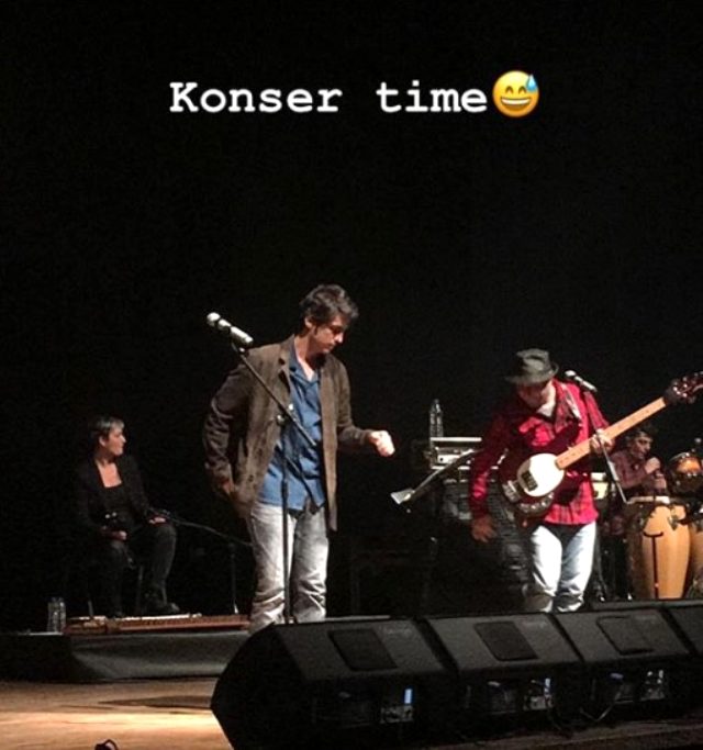 Dün akşam Ankara'da konser veren Taner Ölmez, halay performansıyla herkesi mest etti