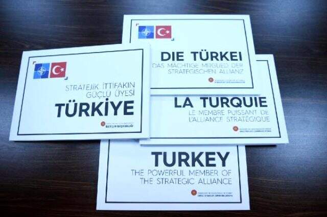 Erdoğan, Dörtlü Zirve'de liderlere 'Stratejik İttifakın Güçlü Üyesi Türkiye' kitabını hediye etti