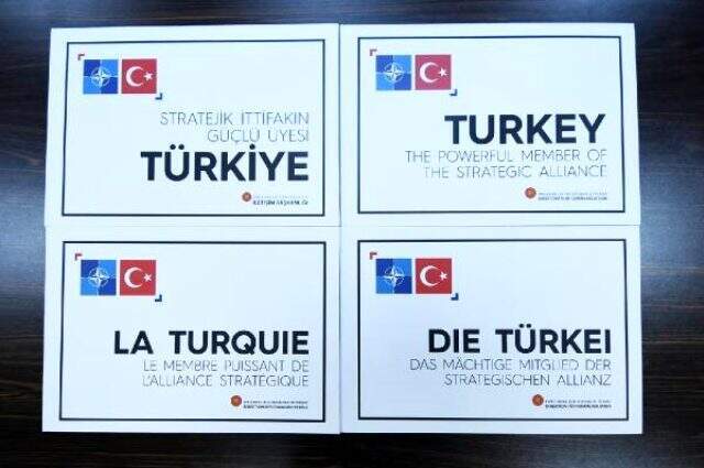 Erdoğan, Dörtlü Zirve'de liderlere 'Stratejik İttifakın Güçlü Üyesi Türkiye' kitabını hediye etti