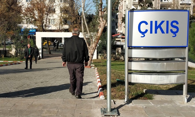 Eşini darp ettikten sonra üzerine kaynar su döken şahıs serbest bırakıldı