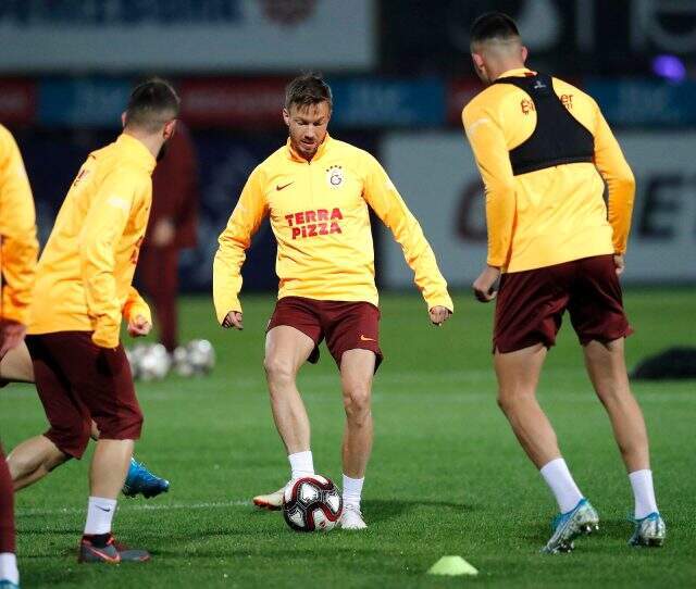 Galatasaray'da Lemina ve Feghouli sakatlandı! Galatasaray'da Lemina ve Feghouli sakatlandı!