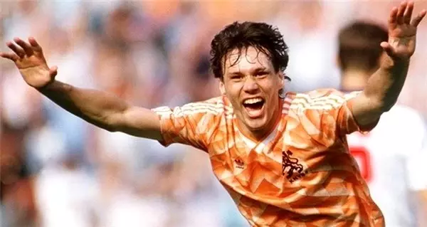 <a class='keyword-sd' href='/marco-van-basten-2/' title='Marco van Basten'>Marco van Basten</a> #FIFA20'den Çıkartıldı, İşte Sebebi