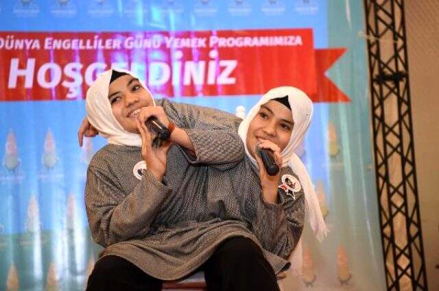 Siyam ikizleri sitem etti: İnsanlar keşke kalbimize baksa Siyam ikizlerinden yürekleri dağlayan açıklama: İnsanlar keşke kalbimize baksa