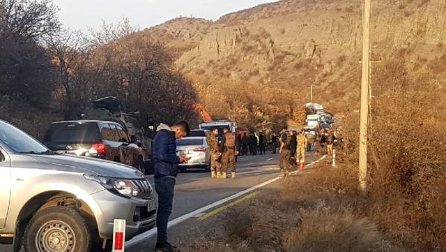 Tunceli'de operasyondan dönen askerleri taşıyan zırhlı araç devrildi