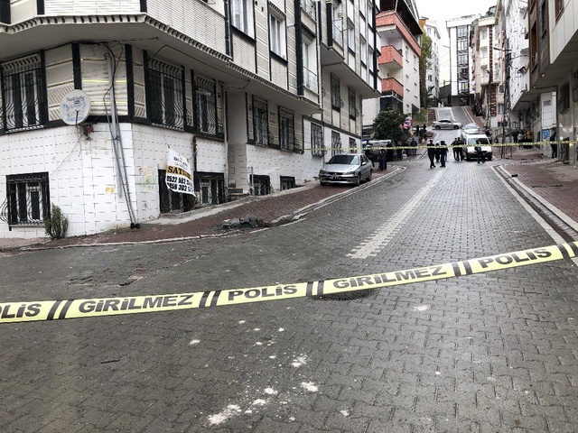 Yeraltı kabloları patlayınca, vatandaş panik yaşadı