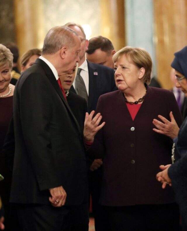 93 yaşındaki Kraliçe Elizabeth resepsiyon düzenledi! Liderler aile pozu verdi