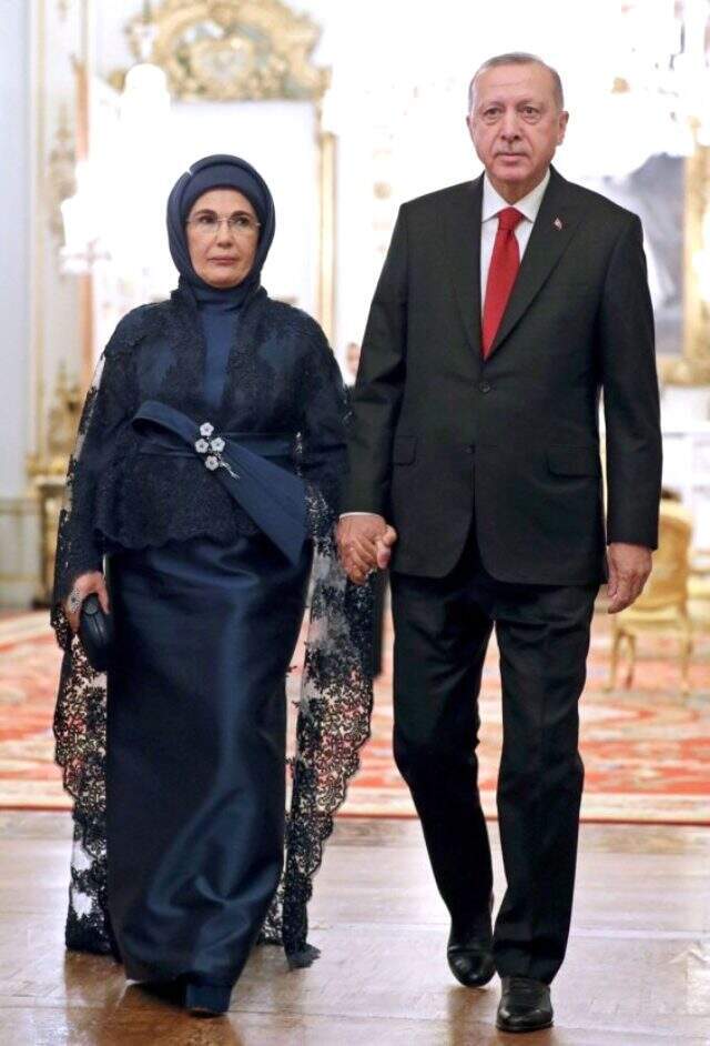 93 yaşındaki <a class='keyword-sd' href='/kralice-elizabeth/' title='Kraliçe Elizabeth'>Kraliçe Elizabeth</a> resepsiyon düzenledi! Liderler aile pozu verdi