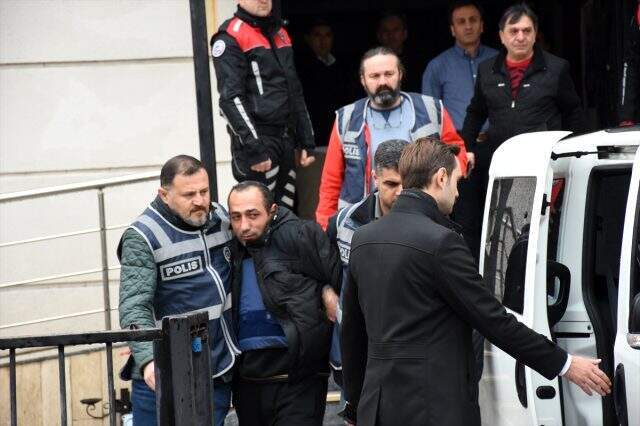 Ceren Özdemir'in katili cinayetten sonra sokakta gezdiği görüntüler ortaya çıktı Ceren Özdemir'in katilinin cinayetten sonra sokakta gezdiği görüntü ortaya çıktı