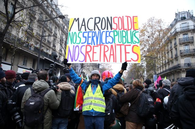 Fransa'daki emeklilik reformu protestoları yer yer şiddete dönüştü