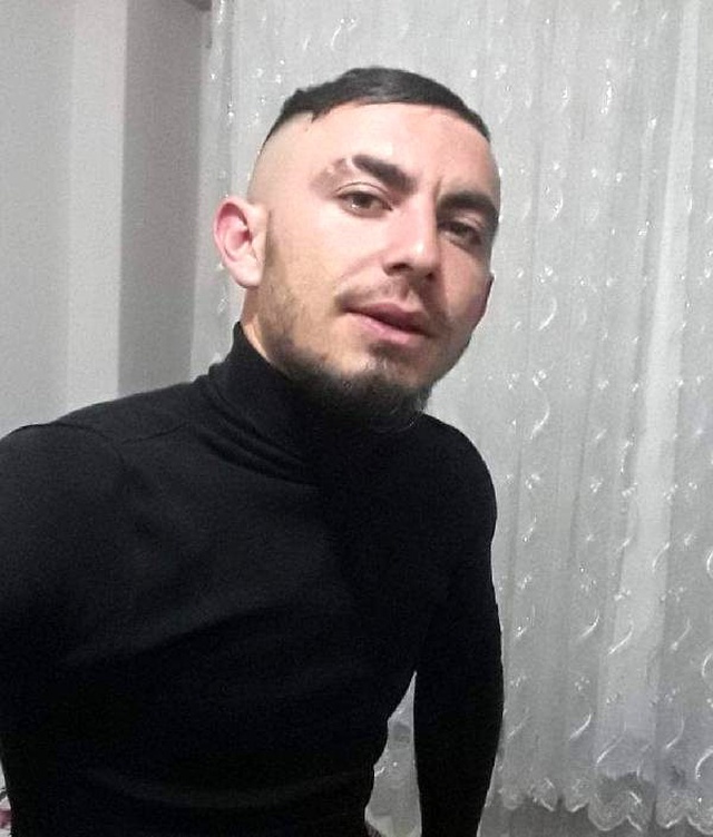 Acılı baba, kaza yerinde temizlik yaparken ölen kişinin oğlu olduğunu öğrendi