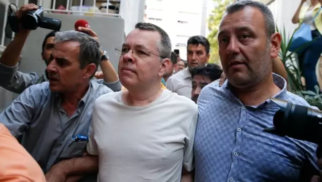 ABD'li pastör Andrew Brunson Macar dergisine konuştu: Türkiye'de pratikte beni rehin aldılar