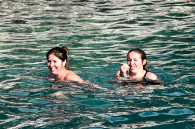 Antalya'da yazdan kalma günler devam ediyor! Turistler tekne turu yaptı