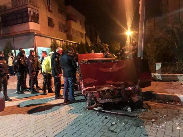 'Dur' ihtarına uymayıp kaçarken kaza yaptı, otomobilinden cephanelik çıktı