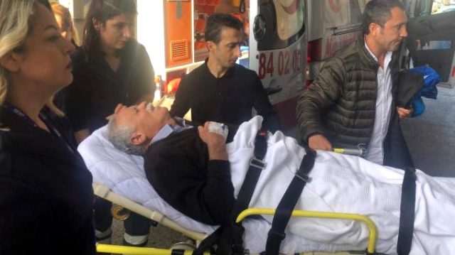 Selahattin Demirtaş'ın anne ve babasının da içinde bulunduğu araç kaza yaptı