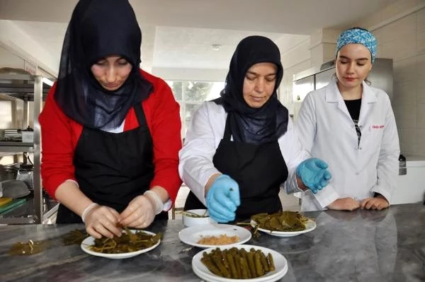 41 kadın el ele verip Afyonkarahisar'ın tescillenmiş ürünlerinin imalatına başladı