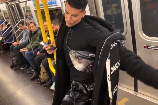 Fenomen Kerimcan Durmaz, Los Angelas'ta herkesin içinde kalça dansı yaptı