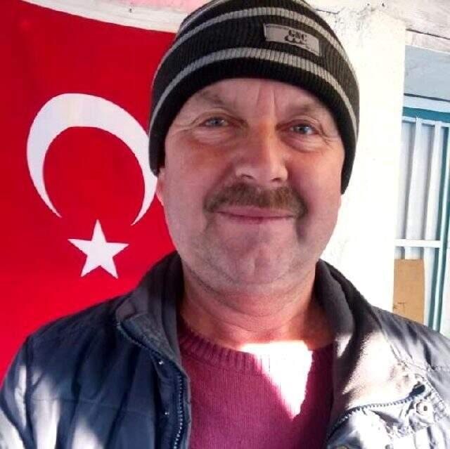 Oğlunun öldüğü kaza yerinde temizlik yapan baba: İsmini duyunca dünyam yıkıldı Oğlunun öldüğü kaza yerinde temizlik yapan baba: İsmini duyunca dünyam yıkıldı