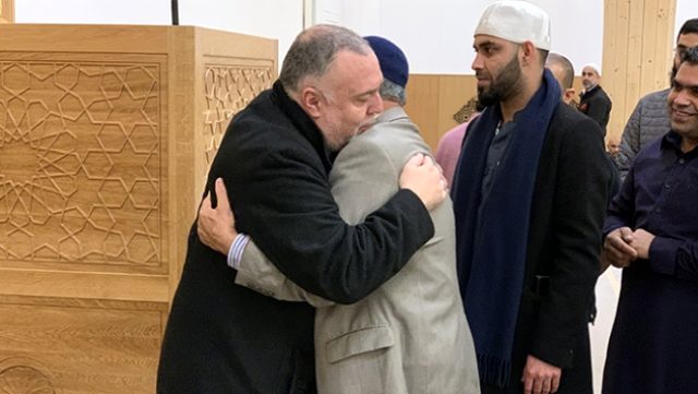 Yusuf İslam'ın medya danışmanı, Cumhurbaşkanı Erdoğan'ın açılışını yaptığı camide Müslüman oldu