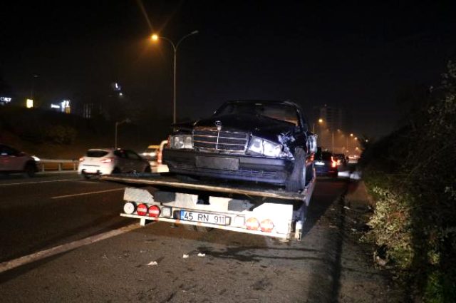 Alkollü sürücü TEM otoyolunu birbirine kattı: 2 yaralı