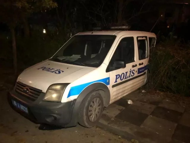 Başkent'te otomobil polis aracına çarptı: 2'si polis 3 yaralı