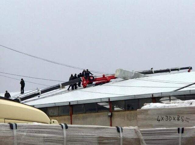 Devrilen vincin kolunun altında kalan işçi öldü Devrilen vincin kolunun altında kalan işçi öldü