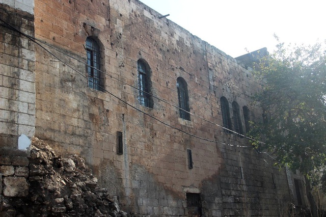 Duvar yıkılınca, Fransızlarla yaşanan çatışmanın izleri ortaya çıktı