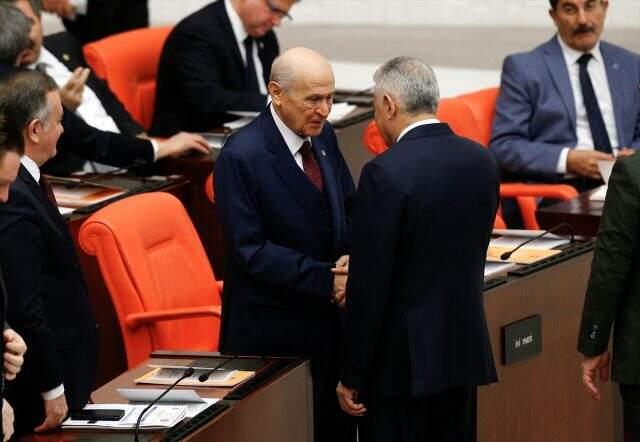 2020 bütçe görüşmelerinde Devlet Bahçeli, HDP Eş Başkanlarıyla tokalaştı