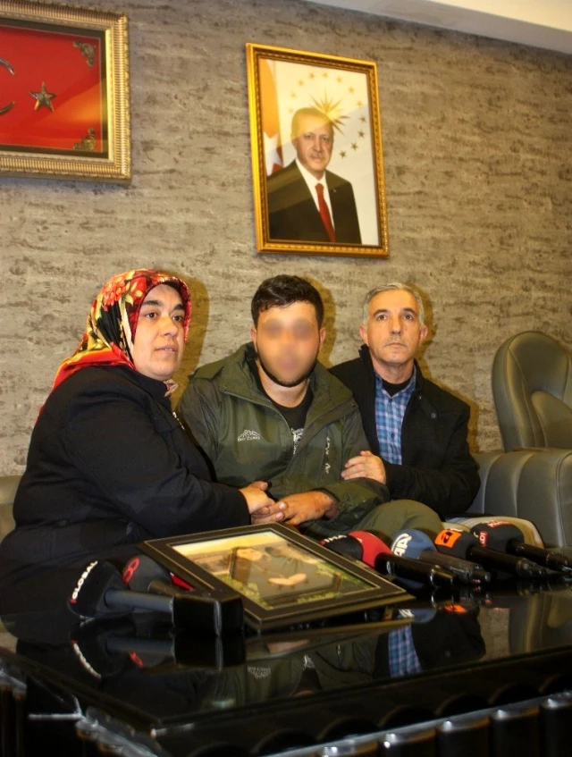 HDP binası önünde nöbet tutan anne, 64 gün sonra evladına kavuştu