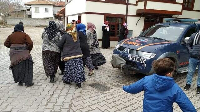 Konya'da 2 katlı kerpiç bina çöktü! 2'si çocuk, 3 kişi hayatını kaybetti