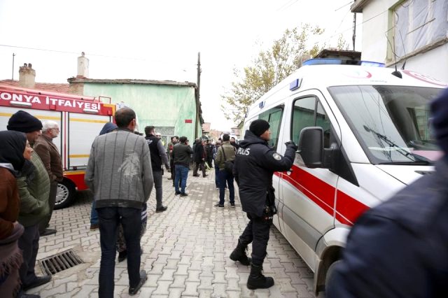 Konya'da 2 katlı kerpiç bina çöktü! 2'si çocuk, 3 kişi hayatını kaybetti