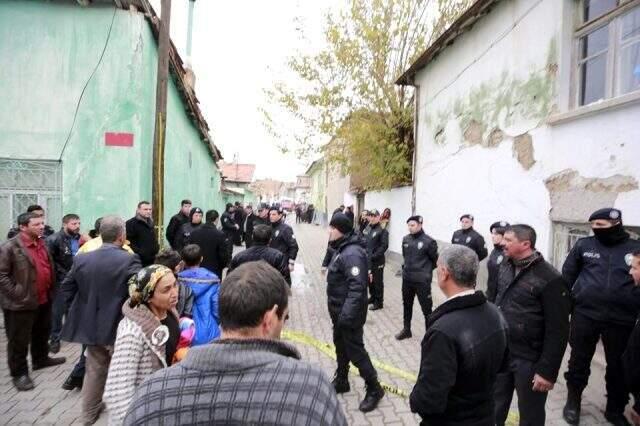 Konya'da 2 katlı kerpiç bina çöktü! 2'si çocuk, 3 kişi hayatını kaybetti