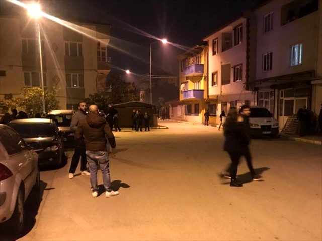 4.6 büyüklüğündeki deprem Balıkesir'i sokağa döktü