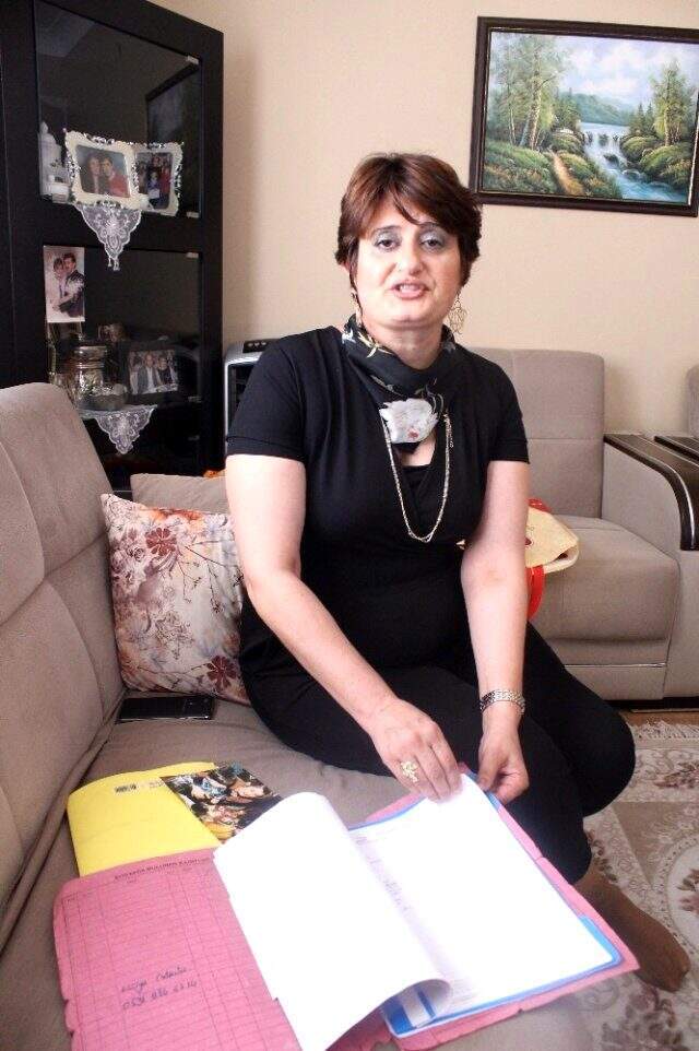 Talihsiz kadın,boşanabilmek için 18 yıl önce kendisini terkeden eşini arıyor Talihsiz kadın, boşanabilmek için 18 yıldır görmediği eşini arıyor