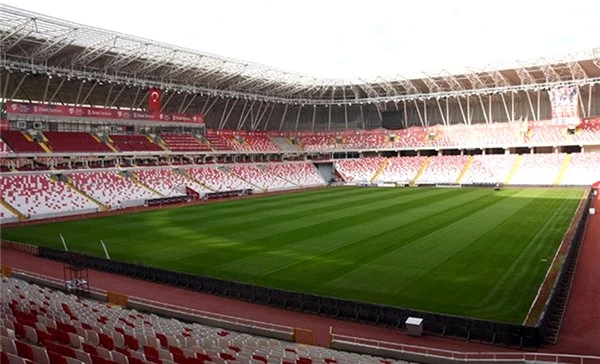 4 Eylül Stadı, Fenerbahçe maçına hazırlanıyor! Maç günü yağış yok...