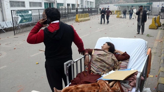 Pakistan: Yüzlerce avukatın saldırdığı hastanede üç hasta öldü