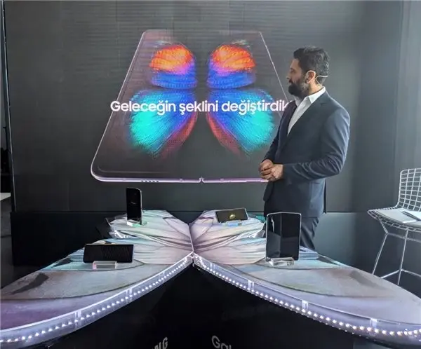 1 Milyon Adet Samsung Fold Satıldı