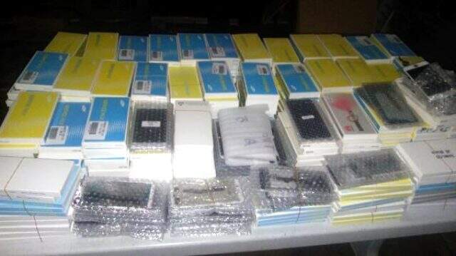 Adana'da 434 gümrük kaçağı cep telefonu ele geçirildi Adana'da 434 gümrük kaçağı cep telefonu ele geçirildi