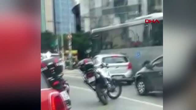 Brezilya'da polisten kaçan hırsızları esnaf çelme takarak yakaladı