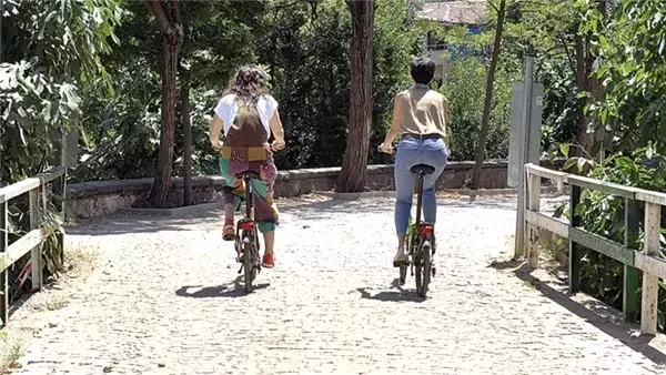 Kadınlar bisikleti hayata katılmak için bir araç olarak görüyor