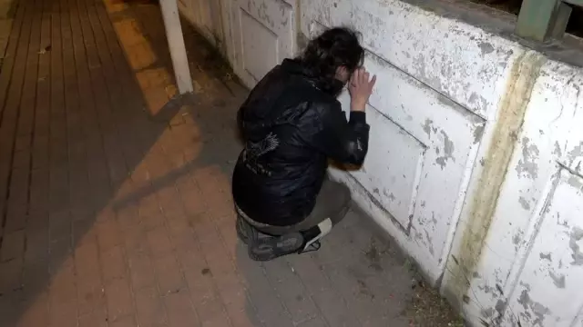 Genç kız, tartıştığı sürücü tarafından dövülüp otomobilden atıldı