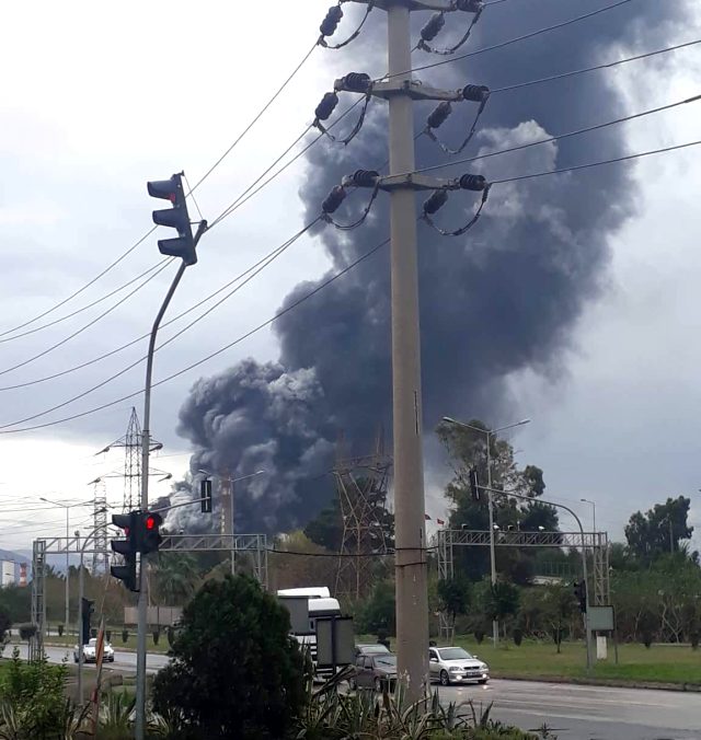 Son dakika: İskenderun'daki demir çelik fabrikasında korkutan patlama!