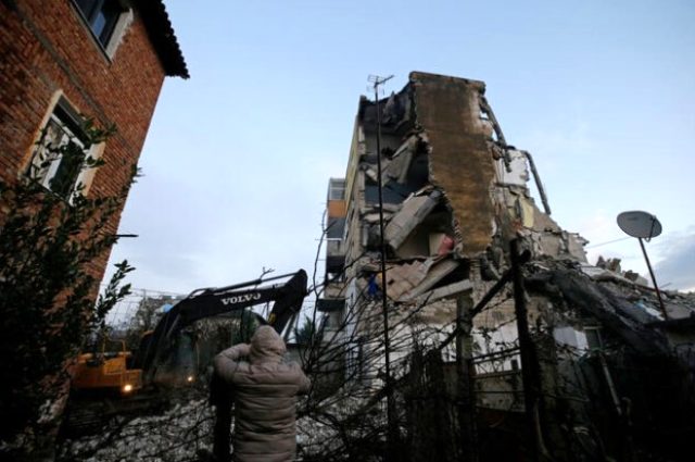 51 kişinin öldüğü Arnavutluk'taki depremde ihmal şüphesiyle 9 kişi tutuklandı
