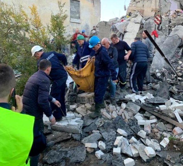 51 kişinin öldüğü Arnavutluk'taki depremde ihmal şüphesiyle 9 kişi tutuklandı
