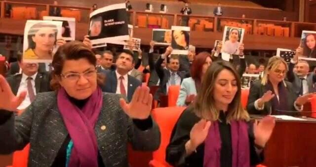 CHP'li ve HDP'li kadın vekiller Meclis'te Las Tesis eylemi yaptı