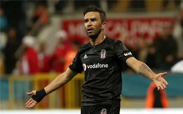 Beşiktaş'ta <a class='keyword-sd' href='/gokhan-gonul/' title='Gökhan Gönül'>Gökhan Gönül</a> ile yola devam