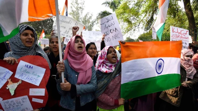 Hindistan'da Müslümanları öfkelendiren vatandaşlık yasasına tepkiler büyüyor: 6 ölü
