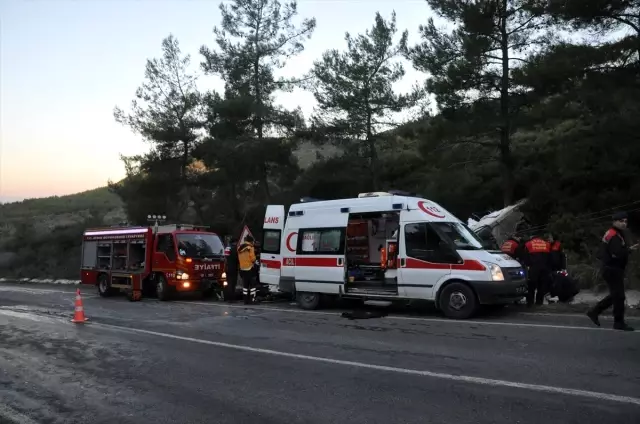 Kontrolden çıkarak 200 metre sürüklenen lüks otomobilde araç sürücüsü kurtuldu, 2 kişi hayatını kaybetti