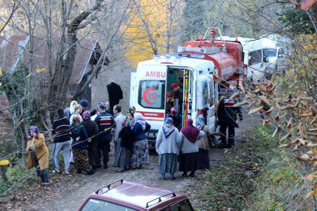 8 kişilik aile, alev topuna dönen evlerini gözyaşına boğularak izledi